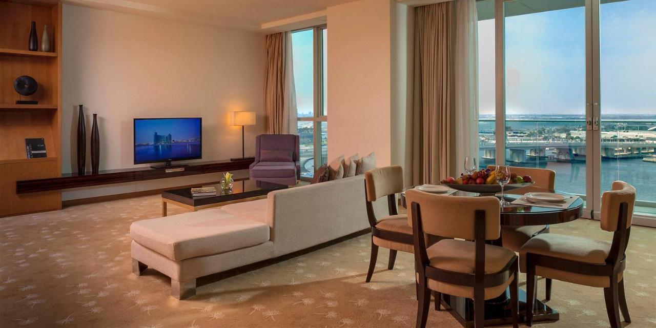 Intercontinental Residence Suites Dubai Festival City By Ihg Luaran gambar A suite at the Jumeirah Emirates Towers Hotel