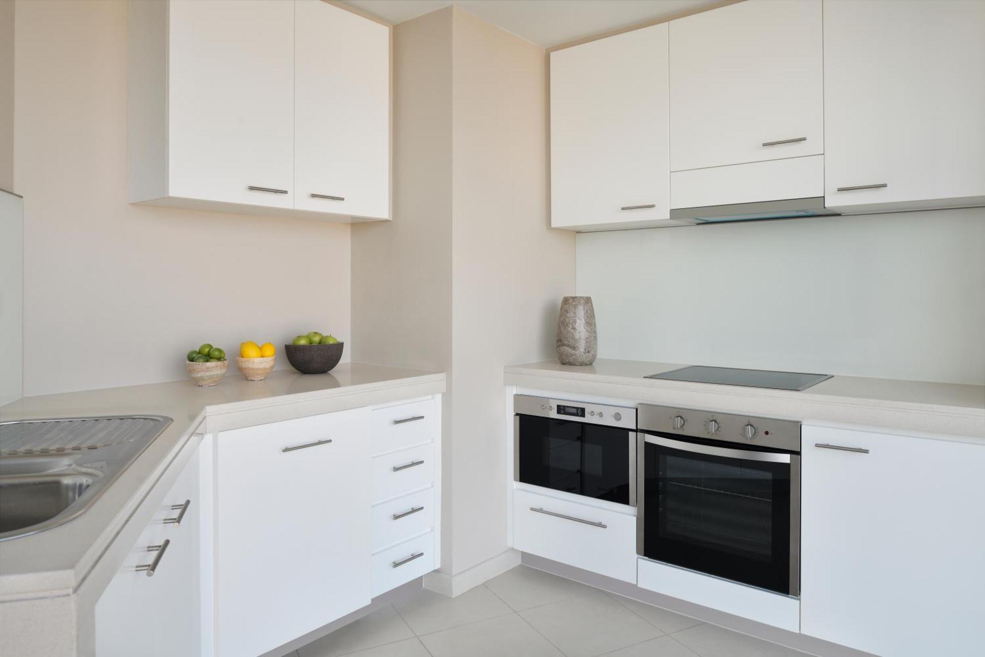 Intercontinental Residence Suites Dubai Festival City By Ihg Luaran gambar A modern kitchen