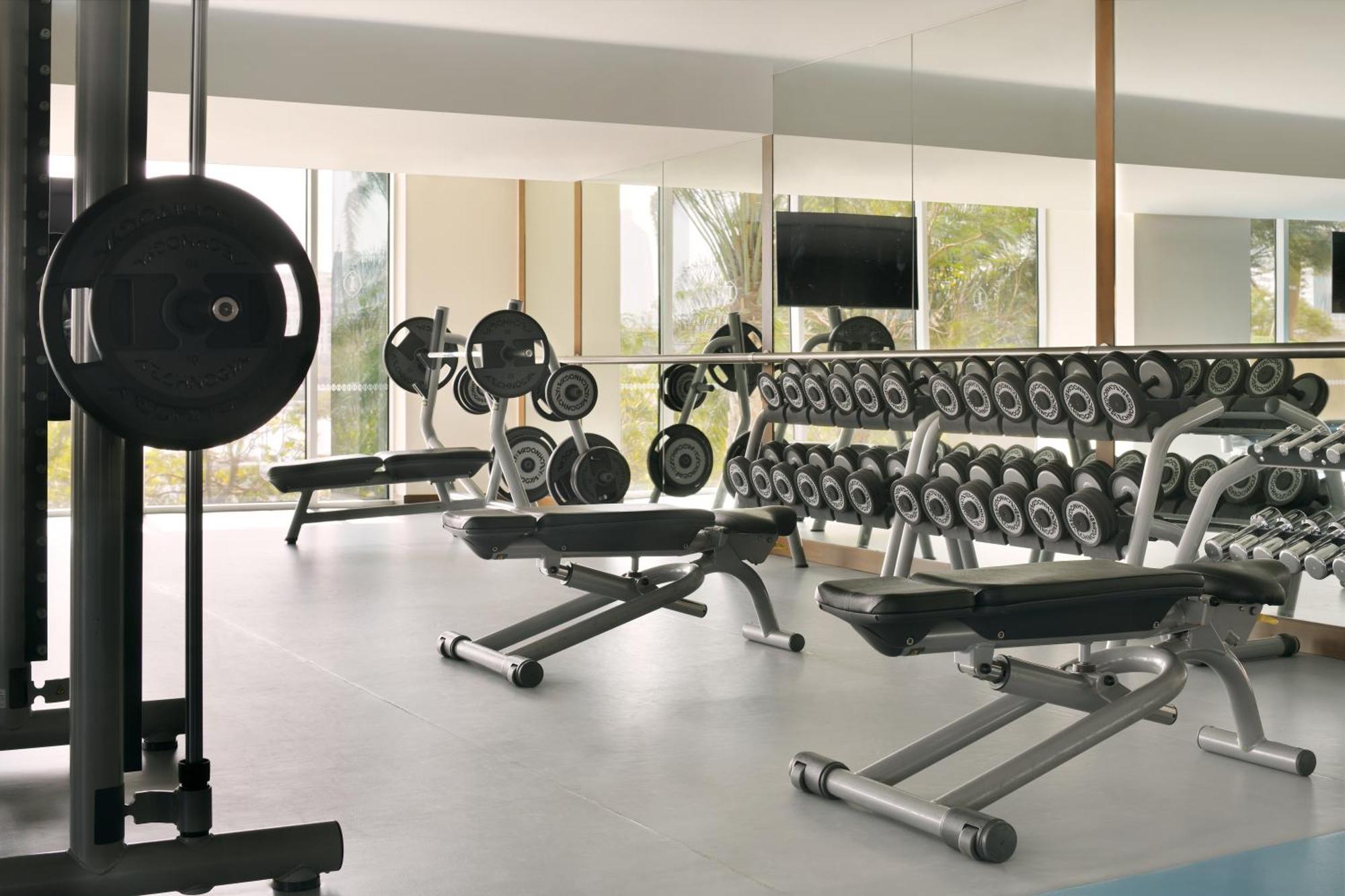 Intercontinental Residence Suites Dubai Festival City By Ihg Luaran gambar A typical gym