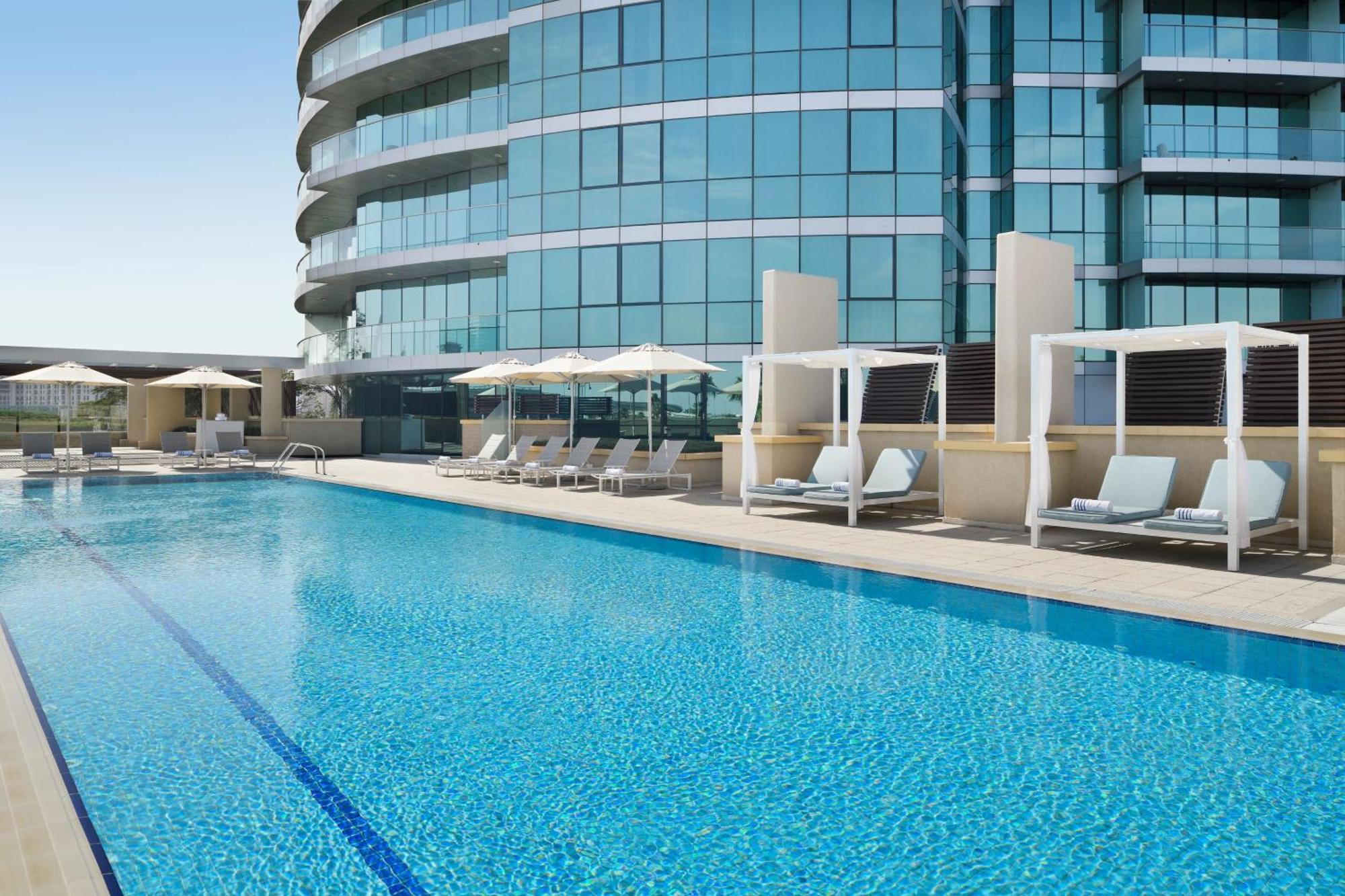 Intercontinental Residence Suites Dubai Festival City By Ihg Luaran gambar The swimming pool at the hotel