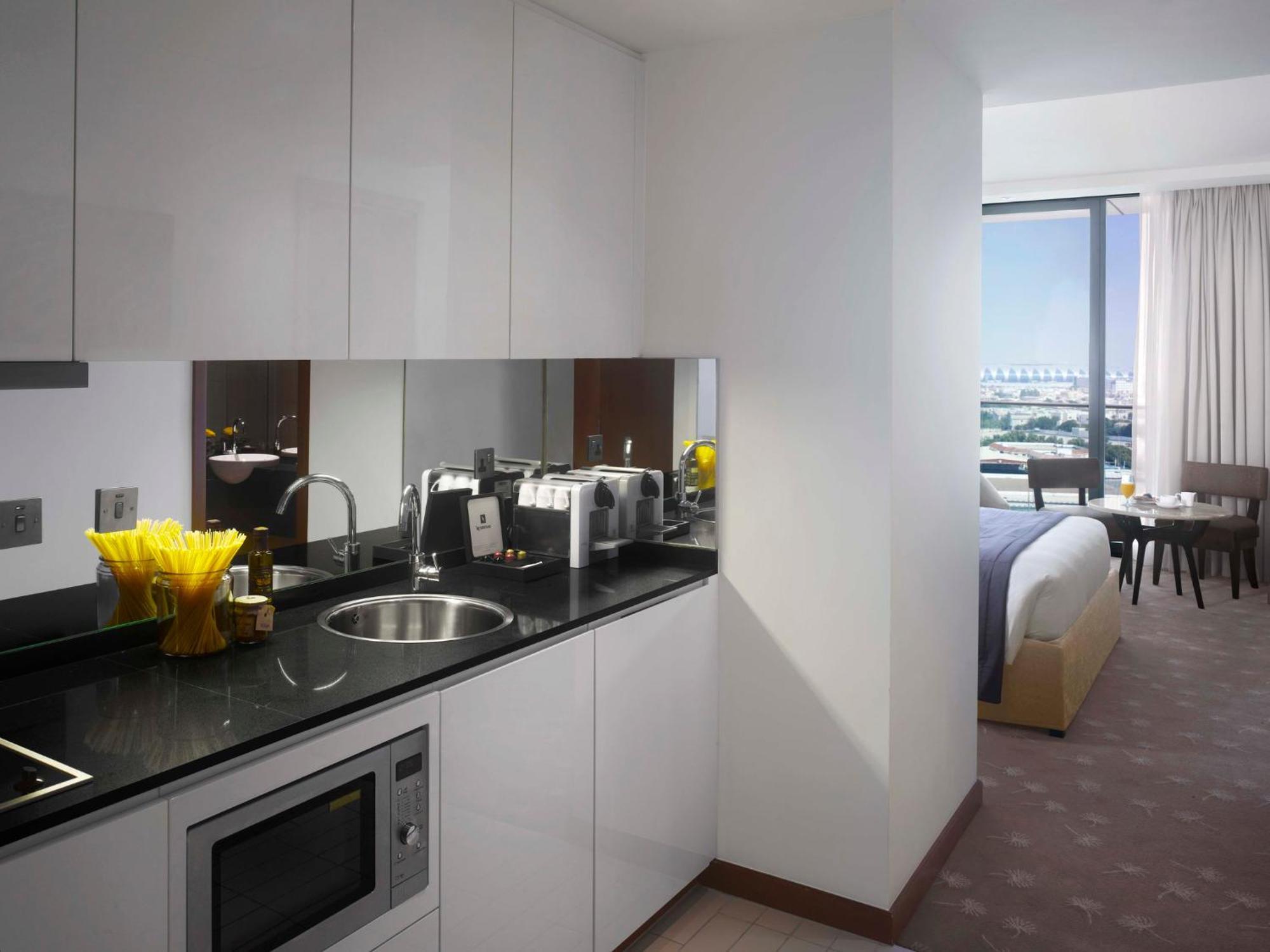 Intercontinental Residence Suites Dubai Festival City By Ihg Luaran gambar A typical studio apartment