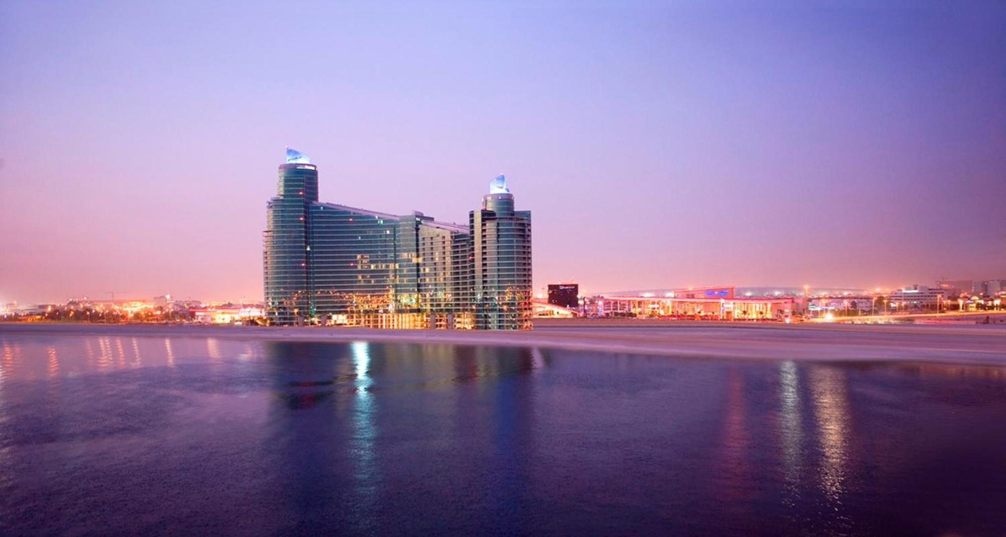 Intercontinental Residence Suites Dubai Festival City By Ihg Luaran gambar The Marina Towers at night