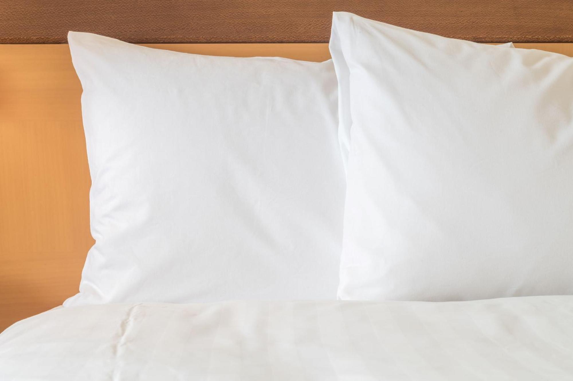 Intercontinental Residence Suites Dubai Festival City By Ihg Luaran gambar Two pillows on a bed