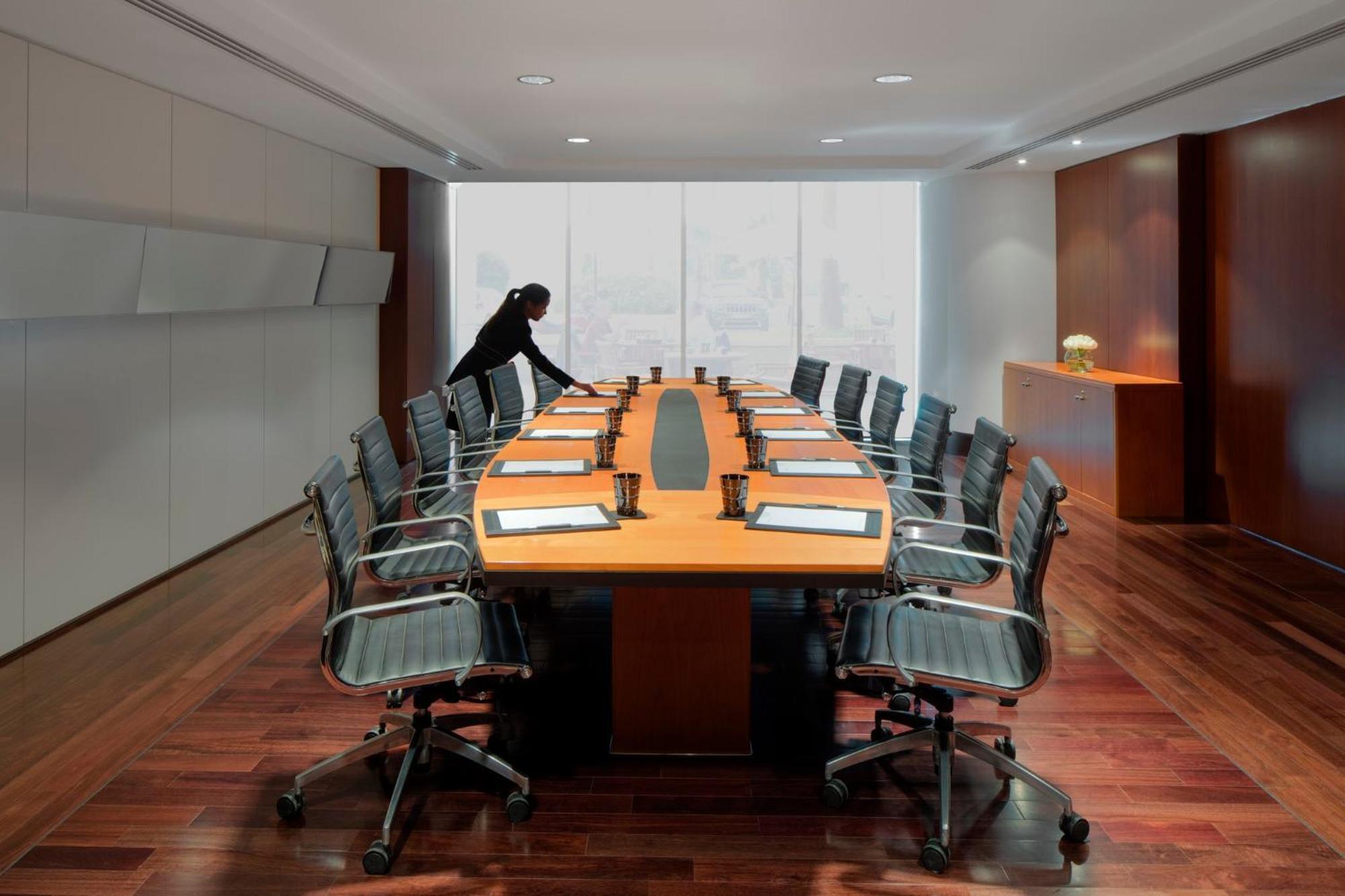 Intercontinental Residence Suites Dubai Festival City By Ihg Luaran gambar A meeting room at a hotel