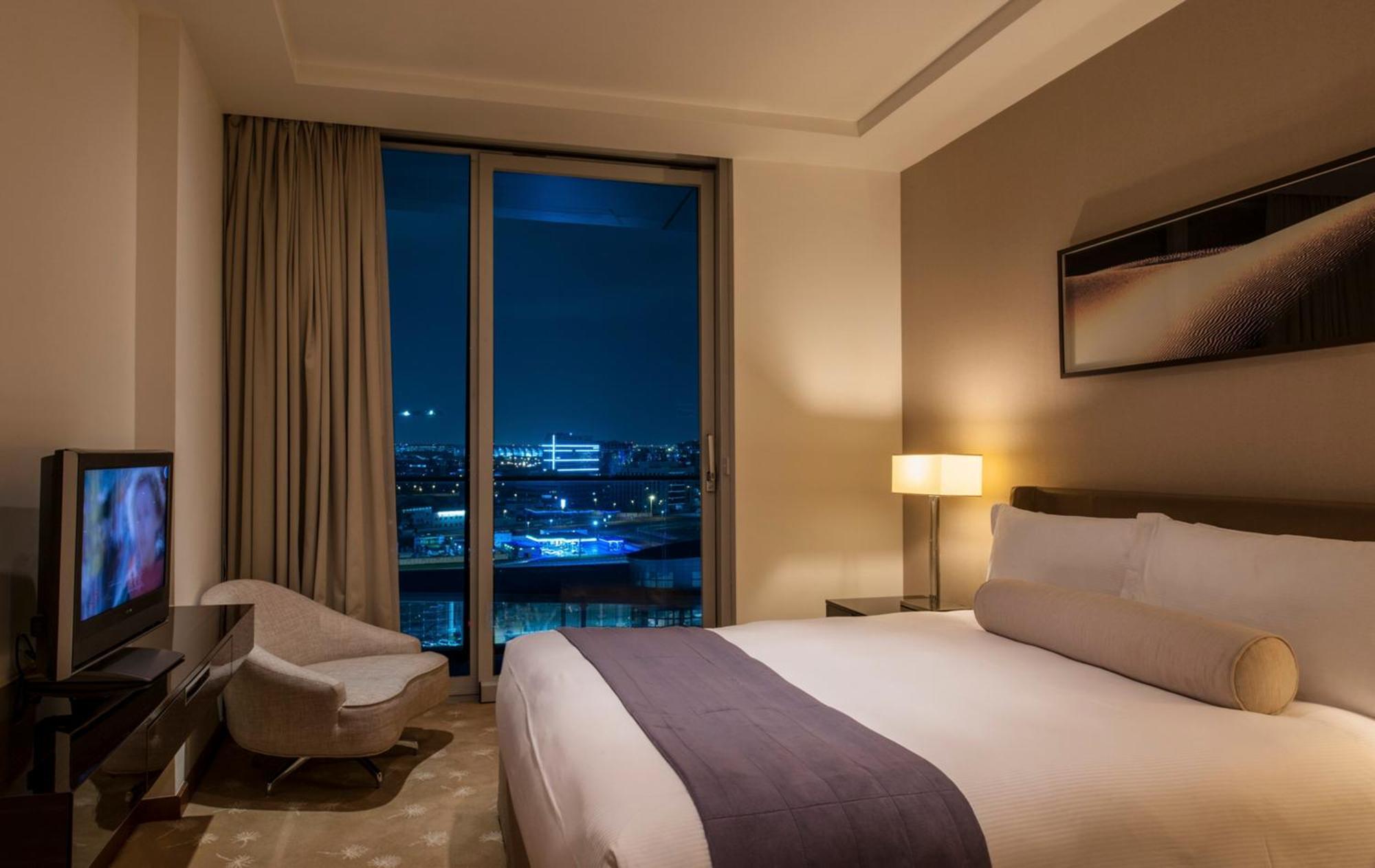 Intercontinental Residence Suites Dubai Festival City By Ihg Luaran gambar A bedroom at the hotel