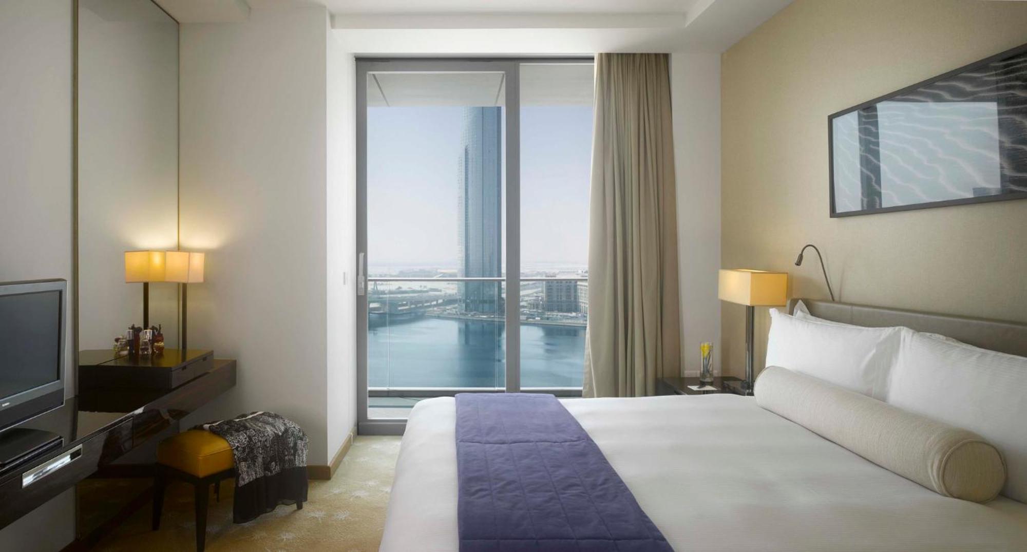 Intercontinental Residence Suites Dubai Festival City By Ihg Luaran gambar A bedroom at the Address Downtown Hotel