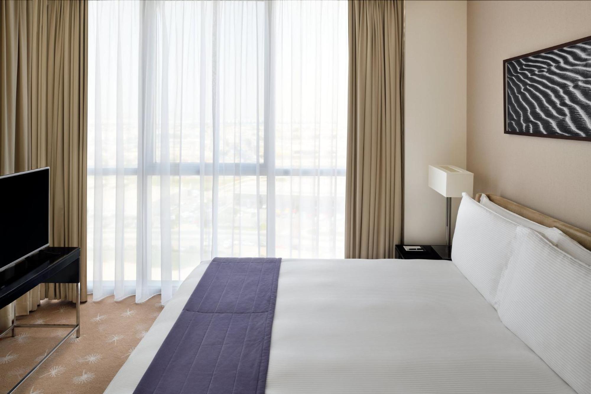 Intercontinental Residence Suites Dubai Festival City By Ihg Luaran gambar A bedroom at the hotel
