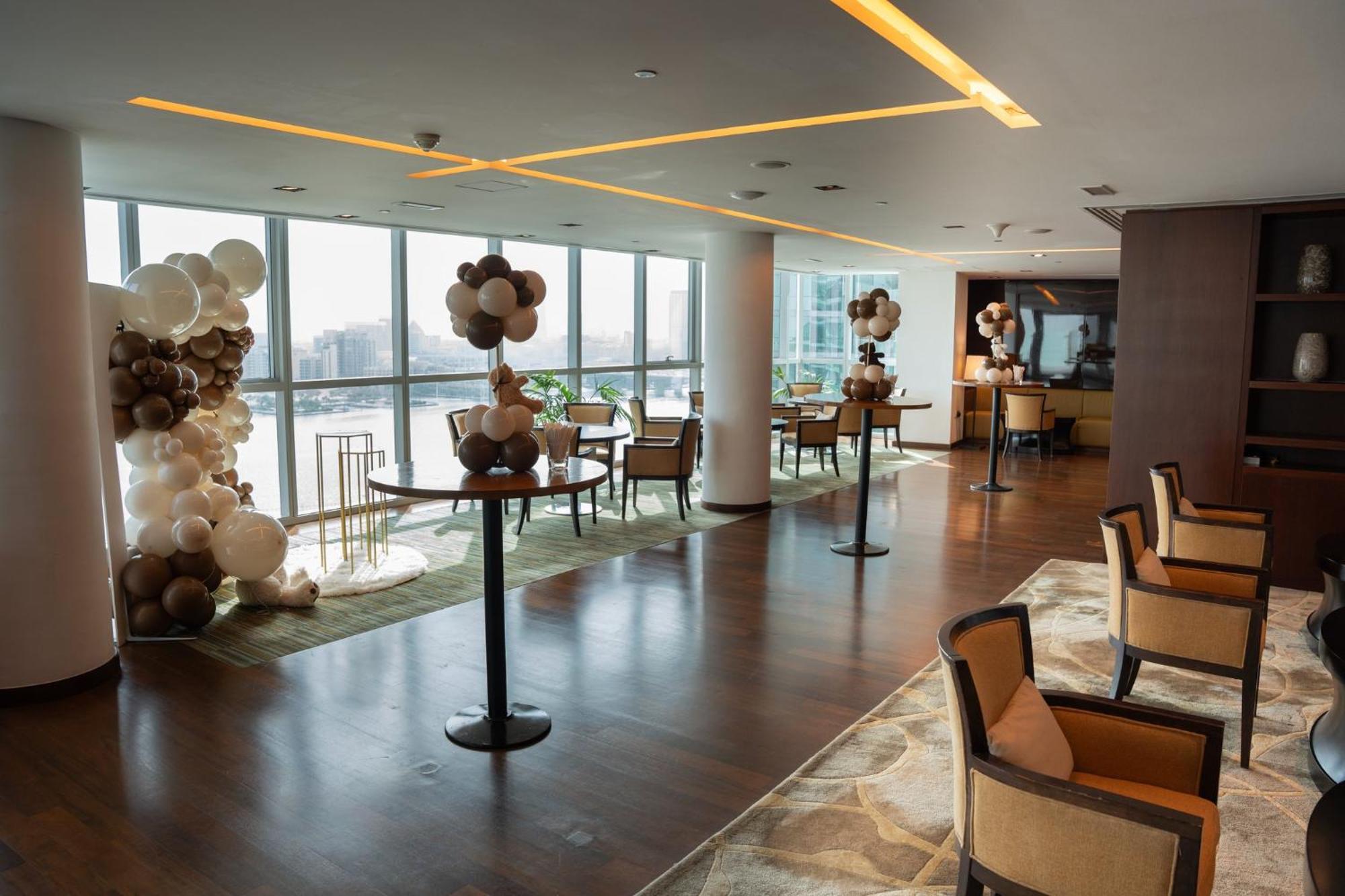 Intercontinental Residence Suites Dubai Festival City By Ihg Luaran gambar The lounge at the airport