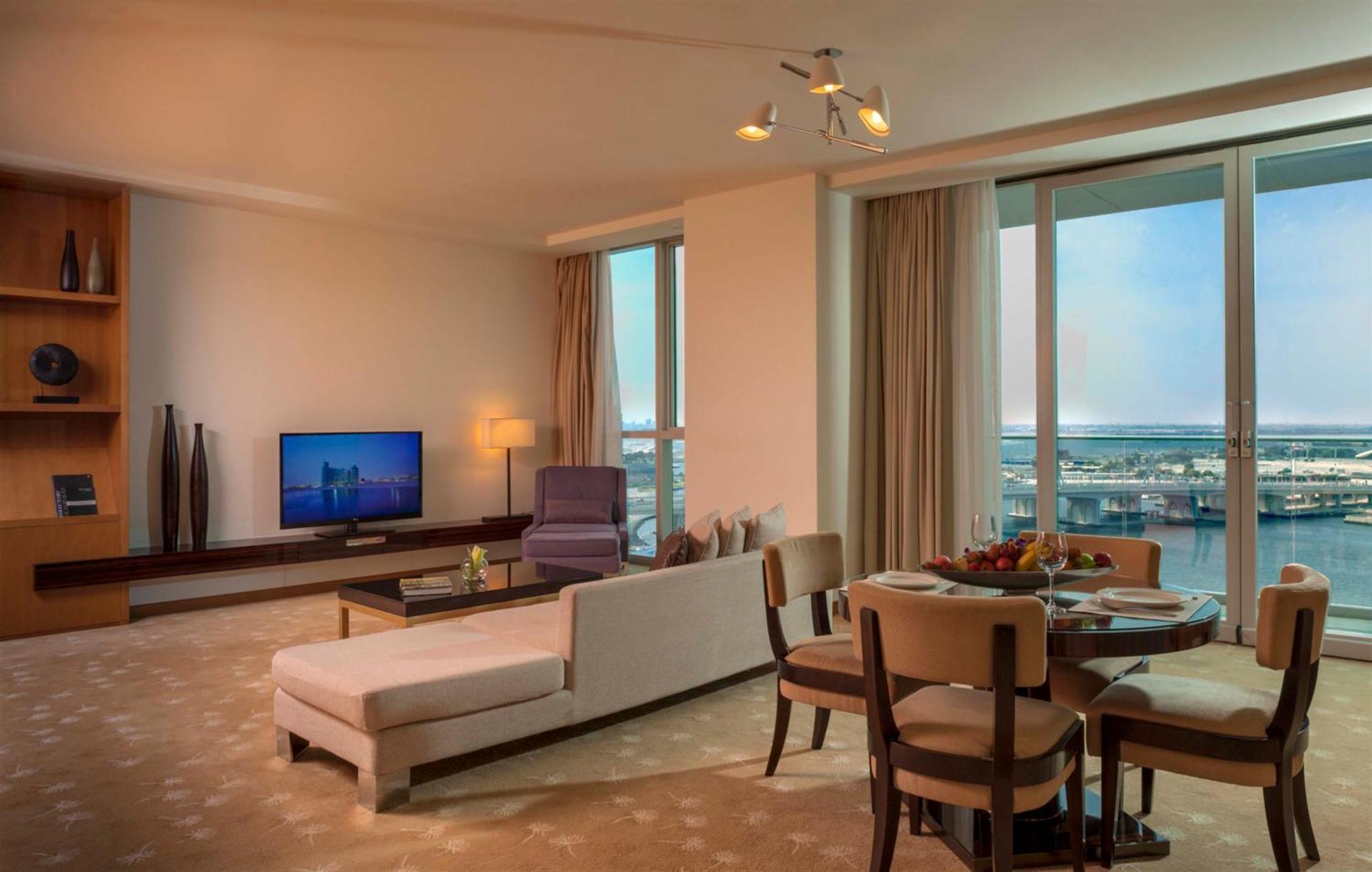 Intercontinental Residence Suites Dubai Festival City By Ihg Luaran gambar A suite at the hotel